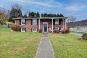 Bluefield Home with Covered Deck - Near Parks!